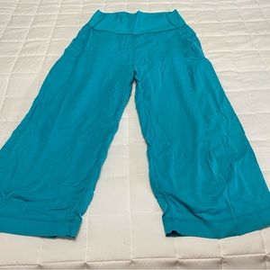 LuLulemon size 10 palazzo pants.
